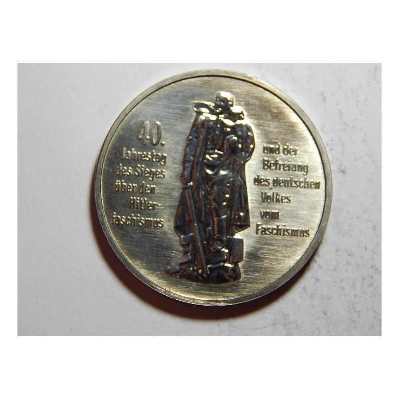 Německo DDR 10 Mark 1985 A 40 Jahre Faschismus UNC č36486 Německo DDR 10 Mark 1985 A 40 Jahre Faschismus UNC č36486