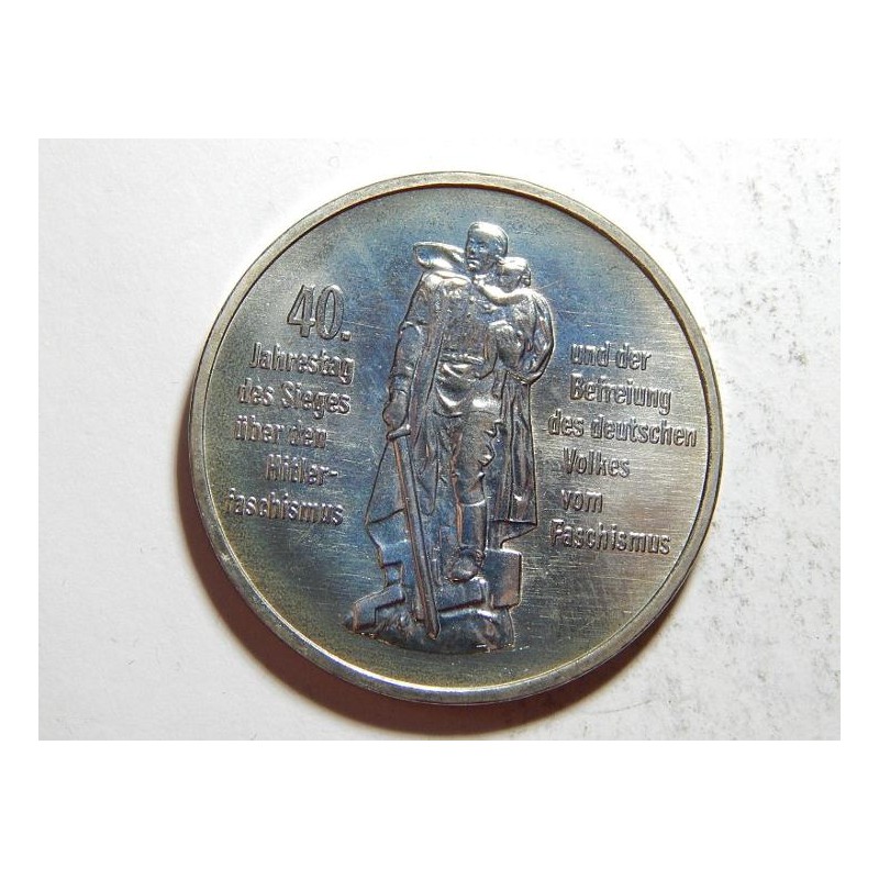 Německo DDR 10 Mark 1985 A 40 Jahre Faschismus UNC č36483 Německo DDR 10 Mark 1985 A 40 Jahre Faschismus UNC č36483